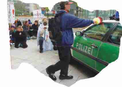 Kameragottesdienst vor dem Polizeirevier Mitte