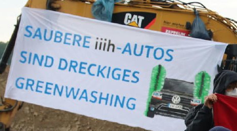 Spruchband mit Schriftzug iiih-Autos